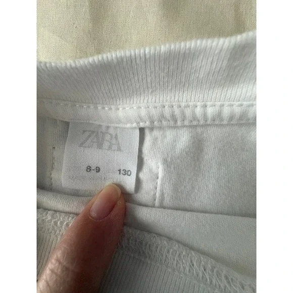 Zara Kids Girls Strawberry Print T-Shirt White Short Sleeve Size 8-9 Cute Tee - Picture 2 of 14